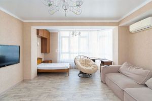 Продам квартиру 2-х комнатную с общей площадью 70м2, 8/10 эт., на улице Античный, Гагаринский район, г. Севастополь, Крым авт. респ., Россия, агентство Херсонес Недвижимость