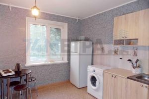 Сдам квартиру 1 комнатную с общей площадью 40м2, 1/10 эт., на улице 40 лет Победы, Курчатовский район район, г. Челябинск, Челябинская обл., Россия, агентство 74 метра Сдам квартиру 1 комнатную с общей площадью 40м2, 1/10 эт., на улице 40 лет Победы, Курчатовский район район, г. Челябинск, Челябинская обл., Россия, агентство 74 метра