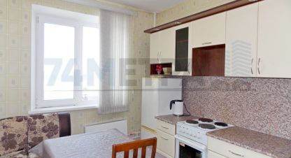 Сдам квартиру 1 комнатную с общей площадью 41м2, 4/10 эт., на улице Звенигородская ул, Курчатовский район район, г. Челябинск, Челябинская обл., Россия, агентство 74 метра. Фотография №1