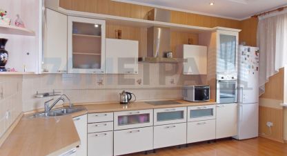 Сдам квартиру 3-х комнатную с общей площадью 100м2, 5/6 эт., на улице Ленина пр-кт, Тракторозаводский район район, г. Челябинск, Челябинская обл., Россия, агентство 74 метра. Фотография №1