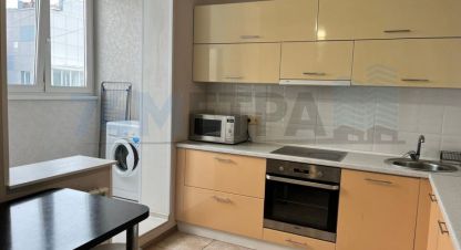 Сдам квартиру 1 комнатную с общей площадью 41м2, 16/16 эт., на улице Братьев кашириных ул, Центральный район район, г. Челябинск, Челябинская обл., Россия, агентство 74 метра. Фотография №1