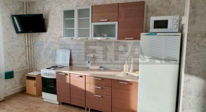 Сдам квартиру 1 комнатную с общей площадью 40.5м2, 9/10 эт., на улице Александра шмакова ул, Курчатовский район район, г. Челябинск, Челябинская обл., Россия, агентство 74 метра. Фотография №1