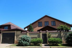 Продам дом 5-ти комнатный с общей площадью 270м2, на улице Полесская ул, г. Краснодар, Краснодарский край, Россия, агентство Аурус-Риэлт Продам дом 5-ти комнатный с общей площадью 270м2, на улице Полесская ул, г. Краснодар, Краснодарский край, Россия, агентство Аурус-Риэлт