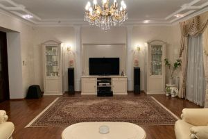 Продам дом 80-ти комнатный с общей площадью 400м2, на улице Медовая ул, г. Краснодар, Краснодарский край, Россия, агентство Аурус-Риэлт Продам дом 80-ти комнатный с общей площадью 400м2, на улице Медовая ул, г. Краснодар, Краснодарский край, Россия, агентство Аурус-Риэлт