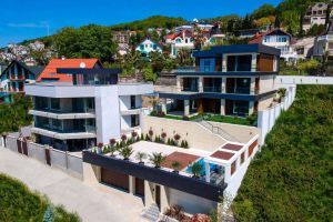 Продам коттедж/дачу 8-ти комнатную с общей площадью 742.8м2, на улице Есауленко ул, г. Сочи, Краснодарский край, Россия, агентство Аурус-Риэлт Продам коттедж/дачу 8-ти комнатную с общей площадью 742.8м2, на улице Есауленко ул, г. Сочи, Краснодарский край, Россия, агентство Аурус-Риэлт