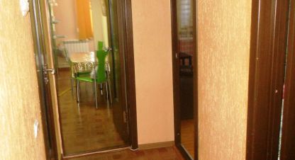 Снять квартиру 2-х комнатную, 55 кв. м. Фотография №1 Сдам квартиру 2-х комнатную с общей площадью 55м2, 1/2 эт., на улице Донецкая, г. Миллерово, Ростовская обл., Россия, агентство Донской Парус. Фотография №1