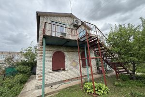 Продам коттедж/дачу 5-ти комнатную с общей площадью 66.4м2, на улице Массив 1988, г. Новый рогачик, Волгоградская обл., Россия, агентство Живем Дома Продам коттедж/дачу 5-ти комнатную с общей площадью 66.4м2, на улице Массив 1988, г. Новый рогачик, Волгоградская обл., Россия, агентство Живем Дома