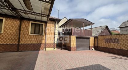 Купить дом 5-ти комнатную, 118 кв. м. Фотография №1 Продам дом 5-ти комнатный с общей площадью 118м2, на улице Кабардинская ул, г. Нальчик, Кабардино-Балкария респ., Россия, агентство Самолет Плюс Нальчик. Фотография №1