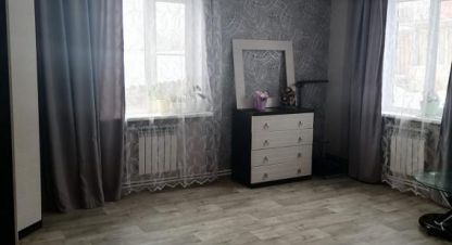 Купить дом 4-х комнатную, 60 кв. м. Фотография №1 Продам дом 4-х комнатный с общей площадью 60м2, на улице Островского, Левый берег район, г. Усть-Илимск, Иркутская обл., Россия, агентство Агентство Недвижимости ЖФ-Илим. Фотография №1