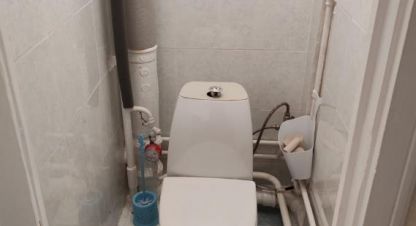 Купить квартиру 2-х комнатную, 52.7 кв. м. Фотография №1 Продам квартиру 2-х комнатную с общей площадью 52.7м2, 2/5 эт., на улице Мира пр-кт, Правый берег район, г. Усть-Илимск, Иркутская обл., Россия, агентство Агентство Недвижимости ЖФ-Илим. Фотография №1