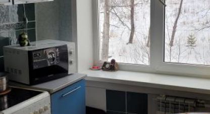 Купить квартиру 2-х комнатную, 43.8 кв. м. Фотография №1 Продам квартиру 2-х комнатную с общей площадью 43.8м2, 2/5 эт., на улице Наймушина, Левый берег район, г. Усть-Илимск, Иркутская обл., Россия, агентство Агентство Недвижимости ЖФ-Илим. Фотография №1
