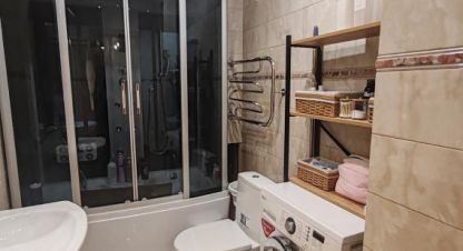 Купить квартиру 2-х комнатную, 50.6 кв. м. Фотография №1 Продам квартиру 2-х комнатную с общей площадью 50.6м2, 13/15 эт., на улице Советская, Правобережный район, г. Иркутск, Иркутская обл., Россия, агентство Агентство Недвижимости ЖФ-Илим. Фотография №1