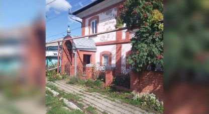 Купить коттедж/дачу 8-ти комнатную, 207.6 кв. м. Фотография №1 Продам коттедж/дачу 8-ти комнатную с общей площадью 207.6м2, на улице Волейбольный проезд, г. Барнаул, Алтайский край, Россия, агентство Джойнио. Фотография №1
