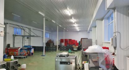 Купить производственно-складское помещение, 5900 кв. м. Фотография №1 Продам производственно-складское помещение с общей площадью 5900м2, на улице Связи, г. Великий Новгород, Новгородская обл., Россия, агентство Джойнио. Фотография №1