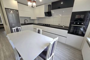 Продам квартиру 3-х комнатную с общей площадью 78.9м2, 2/10 эт., на улице Белгородская, г. Калининград, Калининградская обл., Россия, агентство Джойнио