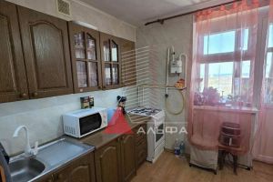 Продам квартиру 2-х комнатную с общей площадью 51.4м2, 5/5 эт., на улице Южная, г. Черноморское , Крым авт. респ., Россия, агентство Альфа Недвижимость