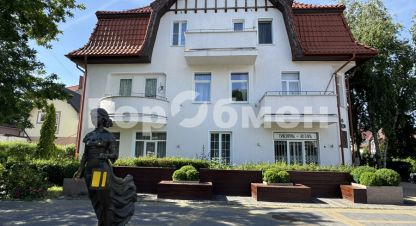 Купить квартиру 4-х комнатную, 135 кв. м. Фотография №1 Продам квартиру 4-х комнатную с общей площадью 135м2, 3/4 эт., на улице Ленина, г. Зеленоградск, Калининградская обл., Россия, агентство ГорОбмен. Фотография №1