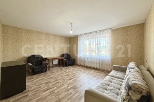 Продам квартиру 2-х комнатную с общей площадью 61м2, 1/9 эт., на улице Ленинского комсомола ул  37, г. Чебоксары, Чувашия респ., Россия, агентство CENTURY 21 Россия