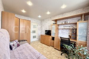 Продам квартиру 2-х комнатную с общей площадью 52.4м2, 5/5 эт., на улице Эгерский б-р, г. Чебоксары, Чувашия респ., Россия, агентство CENTURY 21 Россия