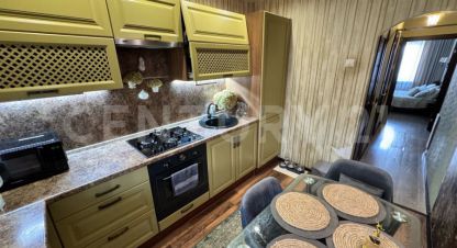 Купить квартиру 3-х комнатную, 62.9 кв. м. Фотография №1 Продам квартиру 3-х комнатную с общей площадью 62.9м2, 5/5 эт., на улице Соколова ул, г. Малоярославец, Калужская обл., Россия, агентство CENTURY 21 Россия. Фотография №1