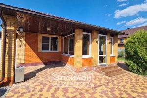 Продам дом 3-х комнатный с общей площадью 79.3м2, на улице Цветочный 2-й пер, г. Кукуевка, Курская обл., Россия, агентство Эпсилон - недвижимость Продам дом 3-х комнатный с общей площадью 79.3м2, на улице Цветочный 2-й пер, г. Кукуевка, Курская обл., Россия, агентство Эпсилон - недвижимость