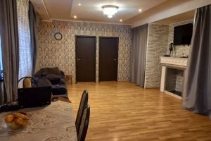 Продам дом 7-ти комнатный с общей площадью 186.2м2, на улице Краснодарская ул, г. Яблоновский, Адыгея респ., Россия, агентство Мореон Инвест Продам дом 7-ти комнатный с общей площадью 186.2м2, на улице Краснодарская ул, г. Яблоновский, Адыгея респ., Россия, агентство Мореон Инвест
