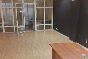 Сдам офисное помещение с общей площадью 66.1м2, на улице Благоева ул, Центральный район, г. Днепр, Днепропетровская обл., Украина, агентство АН Ваша Планета