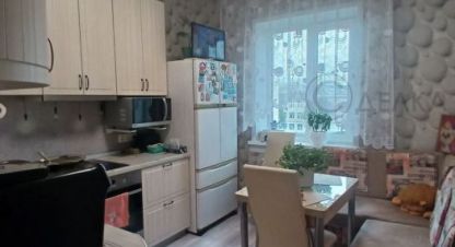 Купить квартиру 3-х комнатную, 70.8 кв. м. Фотография №1 Продам квартиру 3-х комнатную с общей площадью 70.8м2, 3/5 эт., на улице Карла Маркса, г. Магадан, Магаданская обл., Россия, агентство Агентство недвижимости СДЕЛКА. Фотография №1