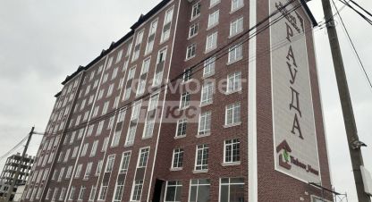 Купить квартиру 3-х комнатную, 87.5 кв. м. Фотография №1 Продам квартиру 3-х комнатную с общей площадью 87.5м2, 5/9 эт., на улице Щтауч мкр 2, г. Шалушка с, Кабардино-Балкария респ., Россия, агентство Самолет Плюс Нальчик. Фотография №1