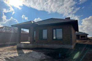 Продам дом 3-х комнатный с общей площадью 116м2, на улице Переволоцкая, г. Подгородняя покровка, Оренбургская обл., Россия, агентство ЦН "Авега"