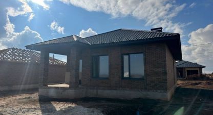 Продам дом 3-х комнатный с общей площадью 116м2, на улице Переволоцкая, г. Подгородняя покровка, Оренбургская обл., Россия, агентство ЦН Авега. Фотография №1