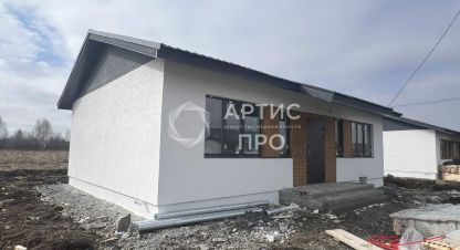 Купить дом 4-х комнатную, 107.5 кв. м. Фотография №1 Продам дом 4-х комнатный с общей площадью 107.5м2, на улице 12-й кианитовый проезд, г. Екатеринбург, Свердловская обл., Россия, агентство Артис Про. Фотография №1