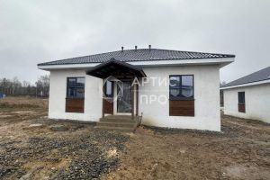 Продам дом 4-х комнатный с общей площадью 87.6м2, на улице Отто шмидта, г. Курганово, Свердловская обл., Россия, агентство Артис Про