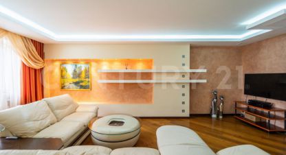 Купить квартиру 3-х комнатную, 130 кв. м. Фотография №1 Продам квартиру 3-х комнатную с общей площадью 130м2, 3/8 эт., на улице П и смородина ул, г. Липецк, Липецкая обл., Россия, агентство CENTURY 21 Россия. Фотография №1