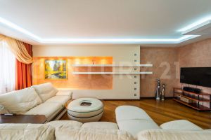 Продам квартиру 3-х комнатную с общей площадью 130м2, 3/8 эт., на улице П и  смородина ул, г. Липецк, Липецкая обл., Россия, агентство CENTURY 21 Россия