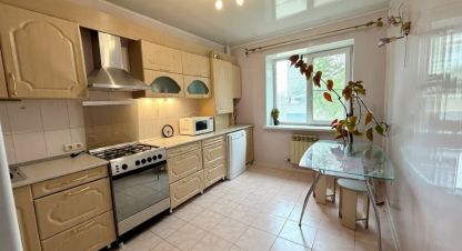 Купить квартиру 3-х комнатную, 69 кв. м. Фотография №1 Продам квартиру 3-х комнатную с общей площадью 69м2, 2/10 эт., на улице Космонавтов ул 18, г. Астрахань, Астраханская обл., Россия, агентство Доверие AN. Фотография №1