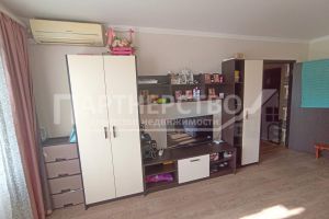 Продам квартиру 2-х комнатную с общей площадью 54м2, 1/5 эт., на улице Запорожская, г. Северская, Краснодарский край, Россия, агентство АН "Партнерство"